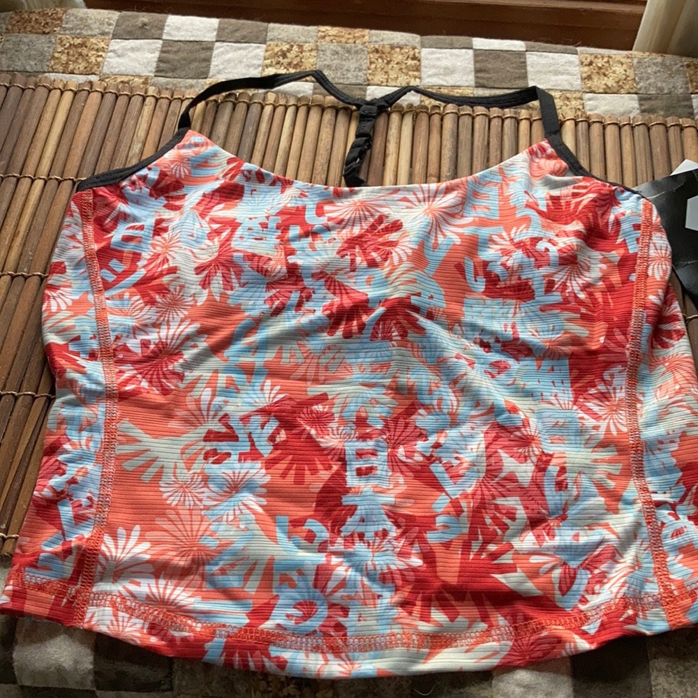 Mountain Hardware Top